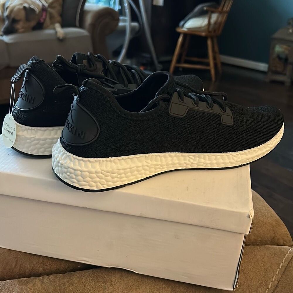 Danskin Women's Vibe‎ Lace-up Sneaker. Black. Size 10. NWT.